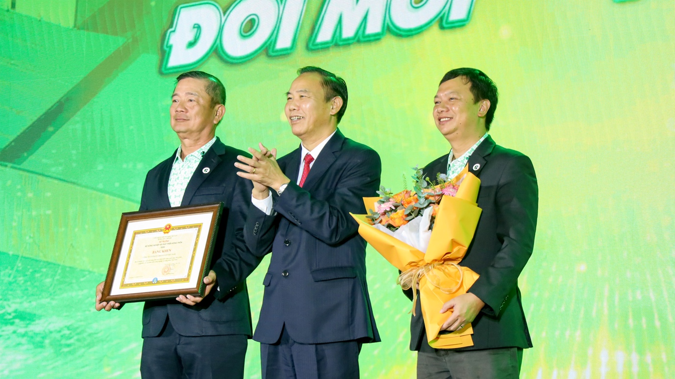 Greenfeed vinh dự nhận Bằng khen của Bộ NN&PTNT vì những đóng góp nổi bật cho nền nông nghiệp Việt Nam