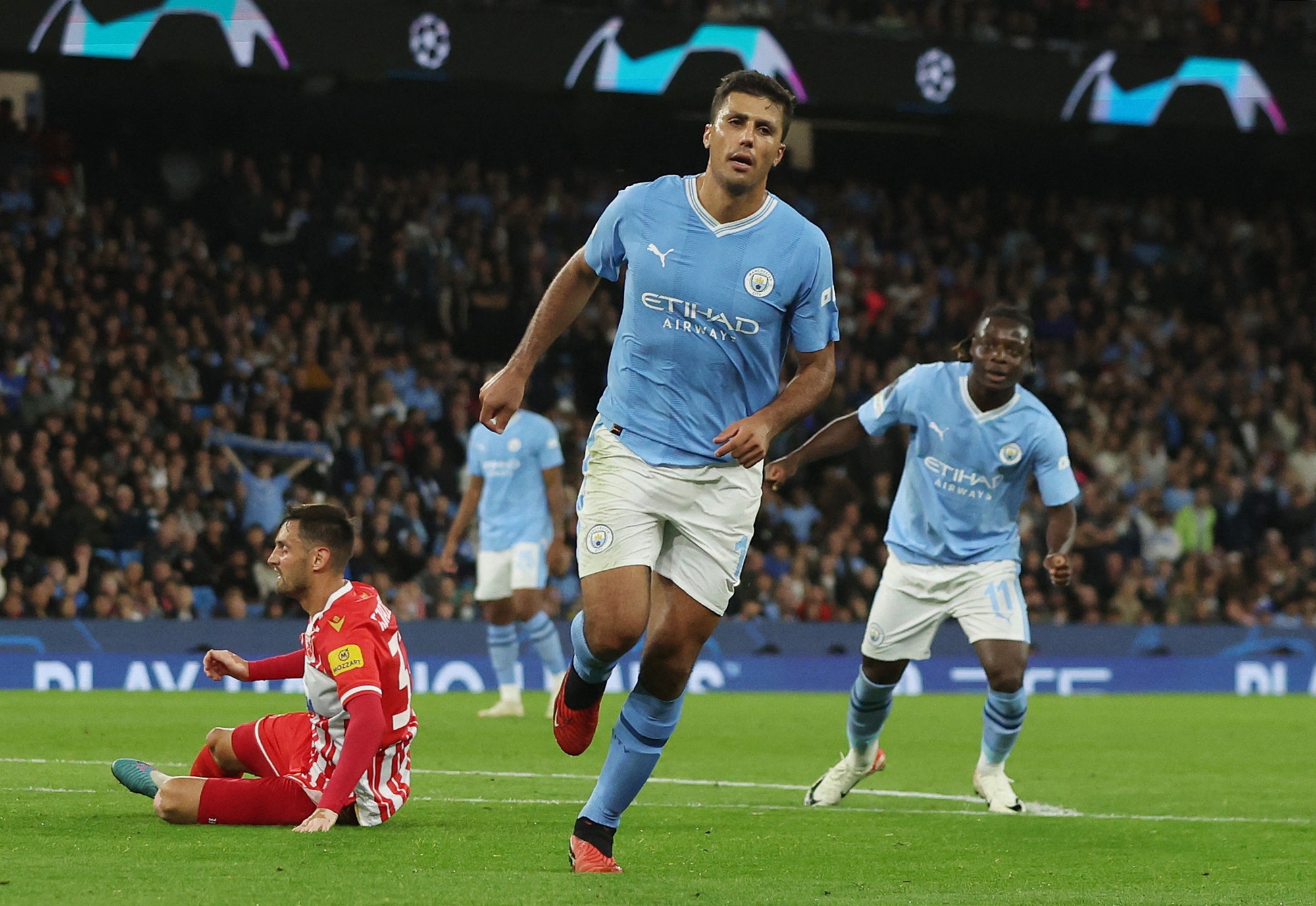 Man City ngược dòng hạ Crvena Zvezda, Barcelona vùi dập Antwerp - Ảnh 6.