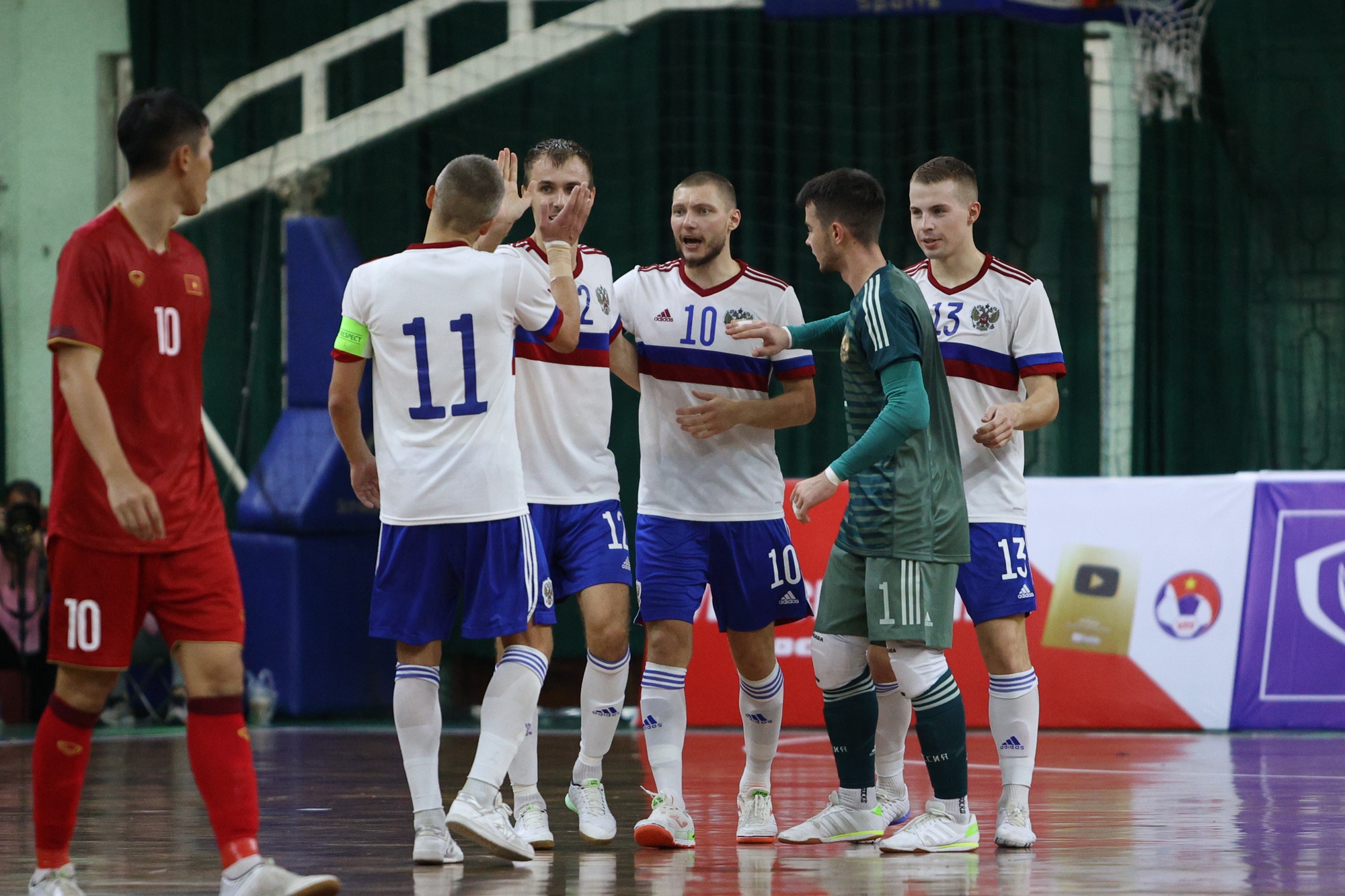 Tuyển futsal Việt Nam gỡ h&ograve;a 3-3 trước tốp 4 thế giới - Ảnh 1.
