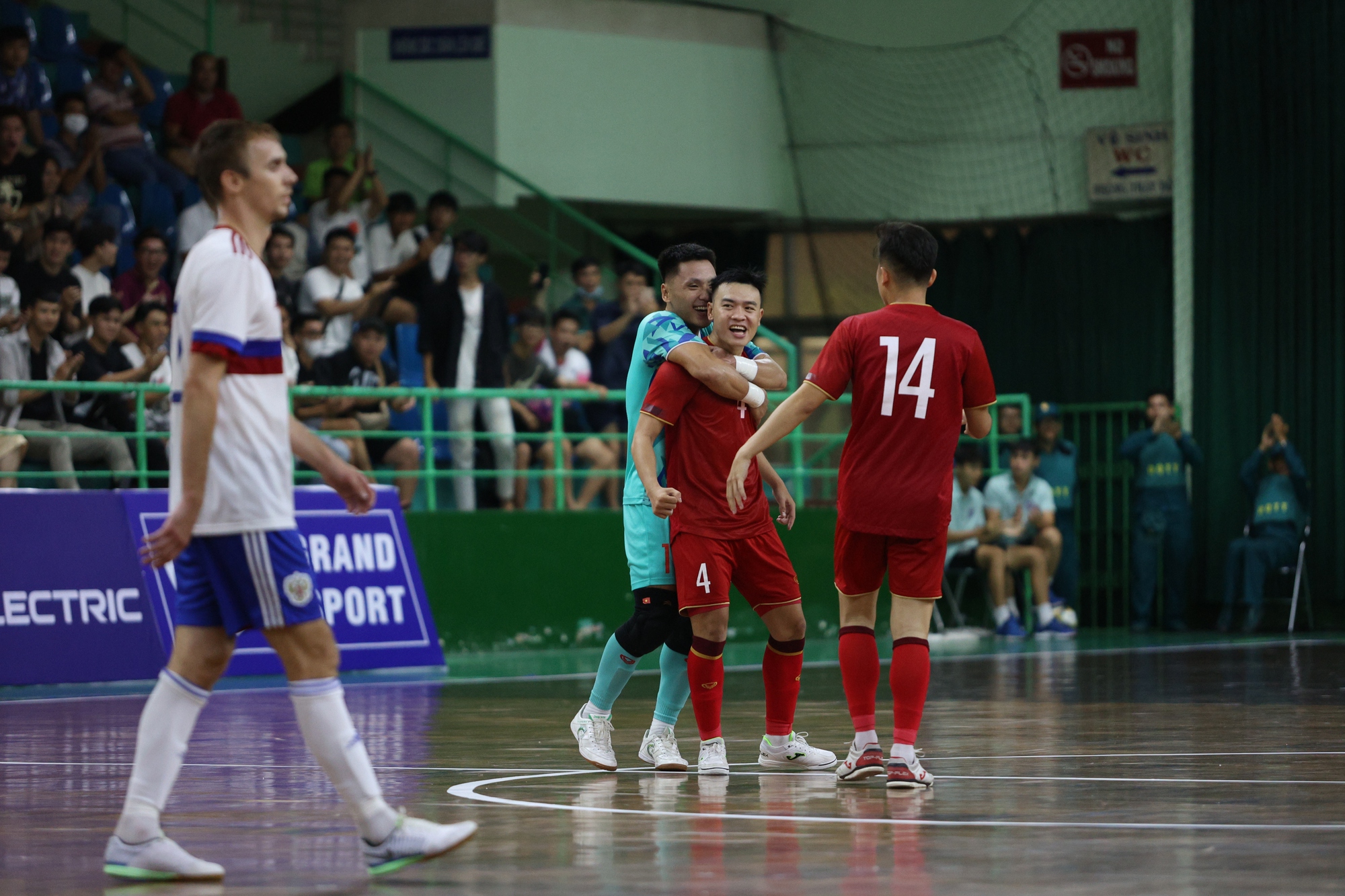 Tuyển futsal Việt Nam gỡ h&ograve;a 3-3 trước tốp 4 thế giới - Ảnh 2.