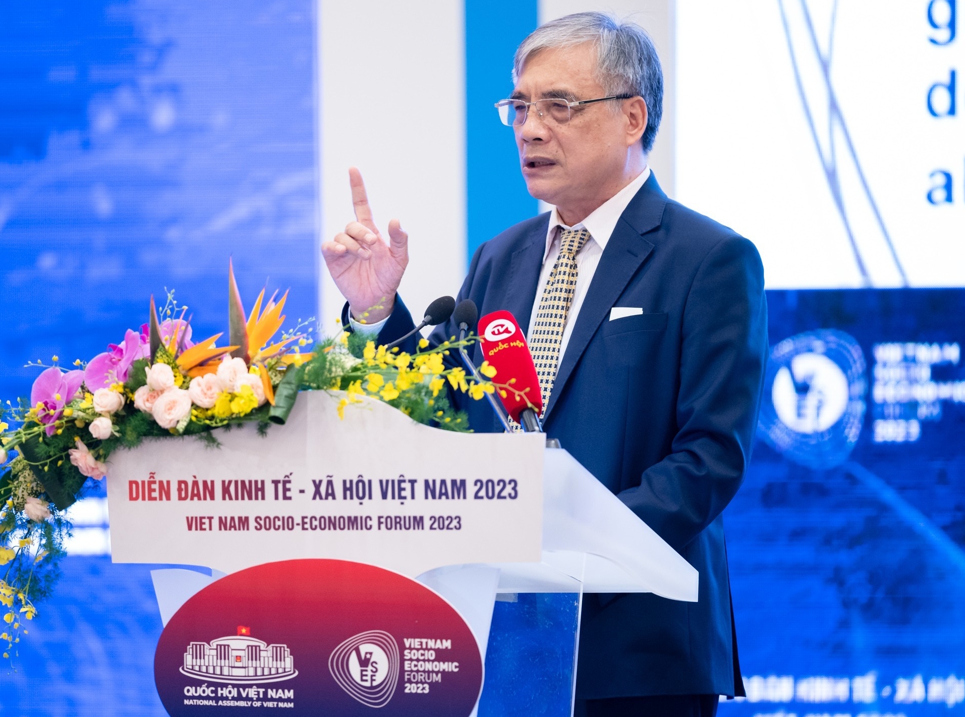 TS Trần Đ&igrave;nh Thi&ecirc;n: Doanh nghiệp Việt Nam trường kỳ chịu l&atilde;i suất cao - Ảnh 1.