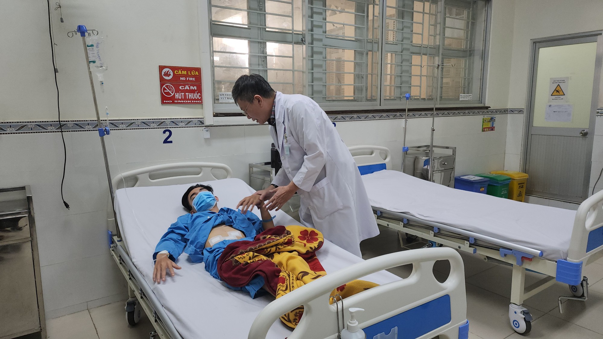 Nam thanh niên thủng ruột vì tự mua thuốc uống điều trị