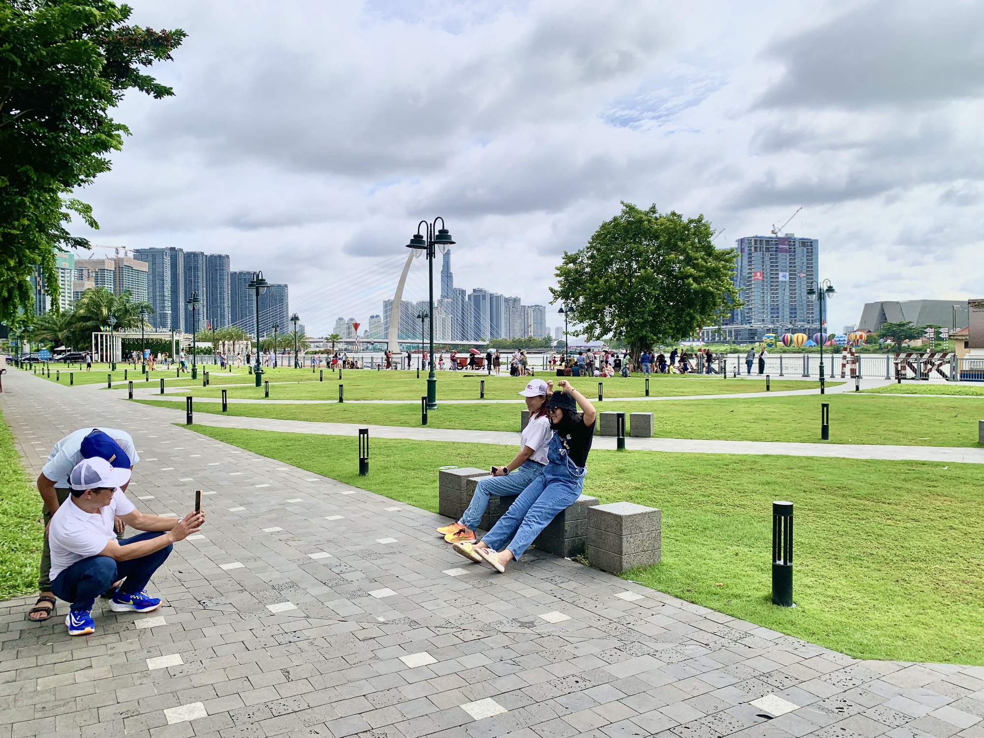 Trung t&acirc;m TP HCM đ&ocirc;ng vui lễ 2-9 - Ảnh 3.