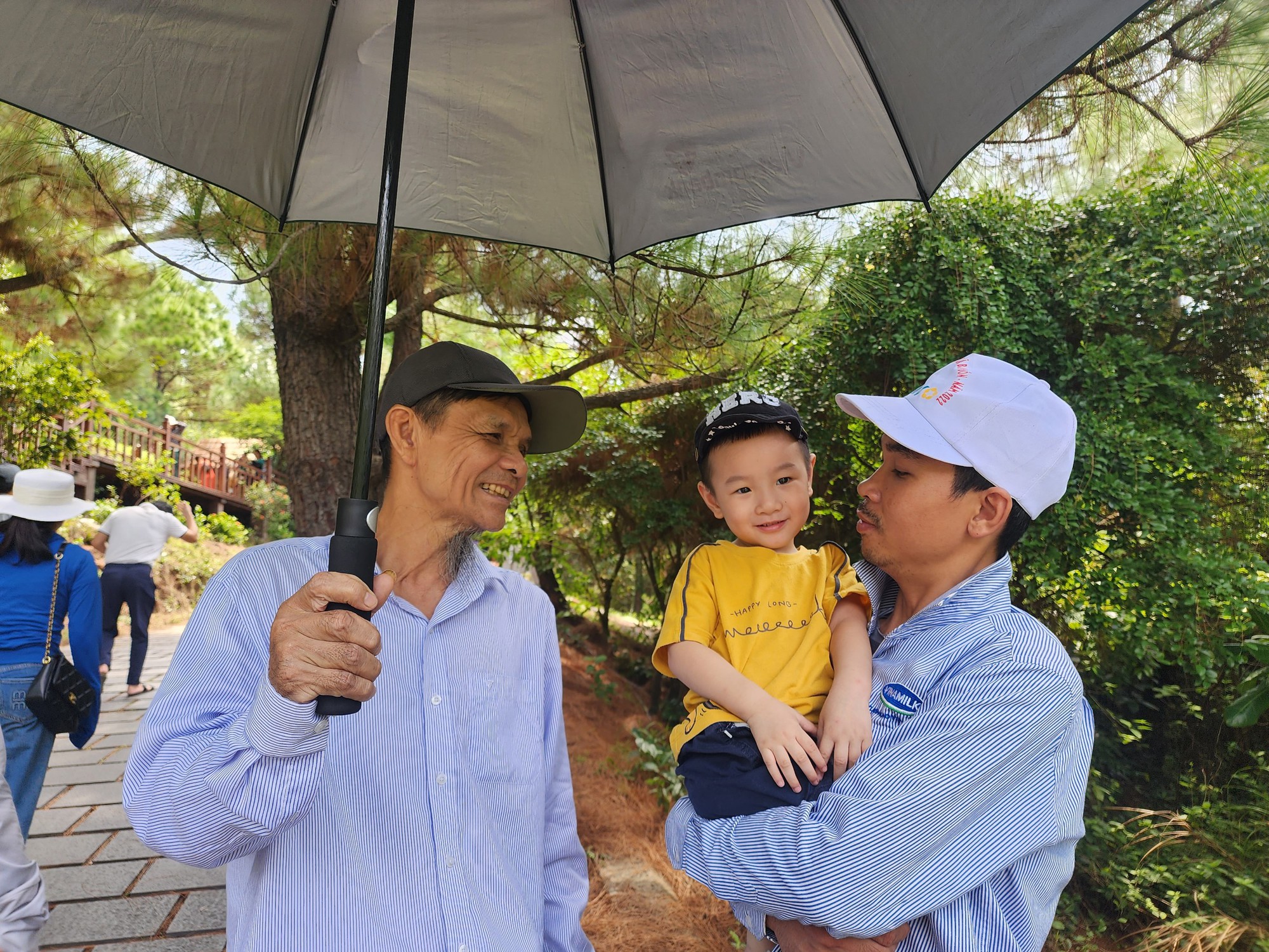 H&agrave;ng ng&agrave;n người viếng mộ Đại tướng V&otilde; Nguy&ecirc;n Gi&aacute;p trong ng&agrave;y Tết Độc lập - Ảnh 3.