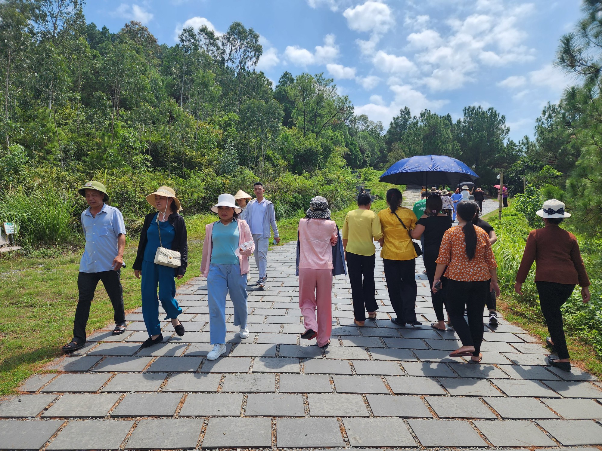 H&agrave;ng ng&agrave;n người viếng mộ Đại tướng V&otilde; Nguy&ecirc;n Gi&aacute;p trong ng&agrave;y Tết Độc lập - Ảnh 2.