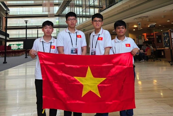 Nam sinh lớp 11 giành huy chương vàng Olympic Tin học quốc tế