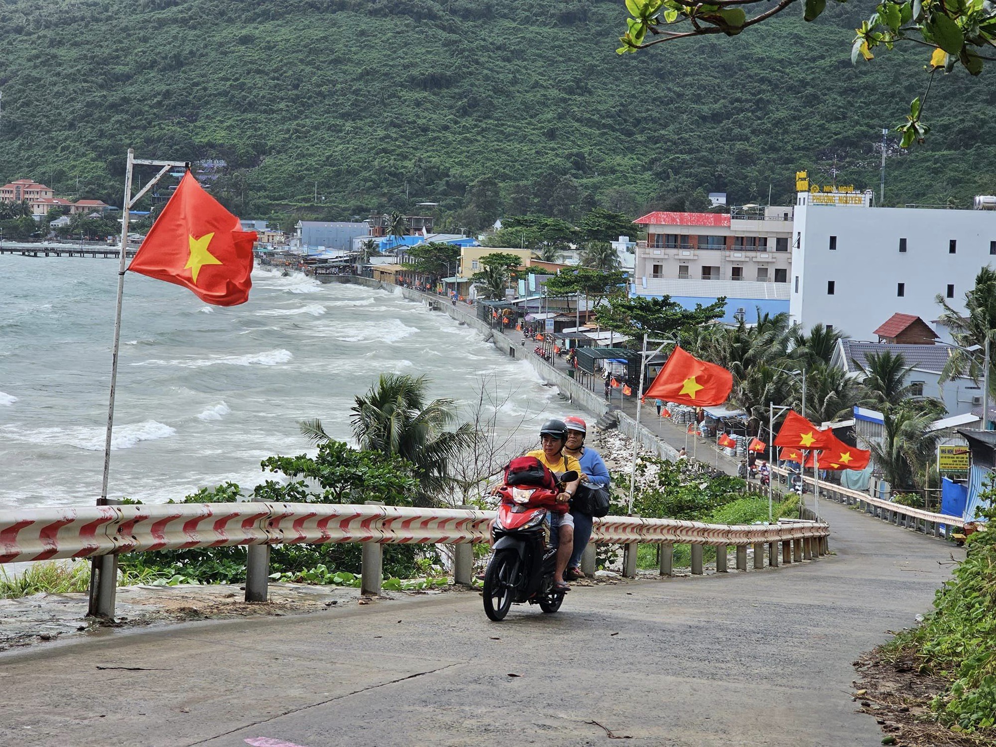 Màu cờ Tổ quốc ngày Tết Độc lập - Ảnh 4.