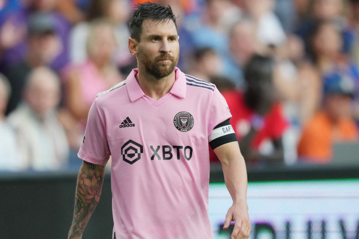 Messi và đồng đội phải đổi khách sạn trước trận gặp L.A Galaxy