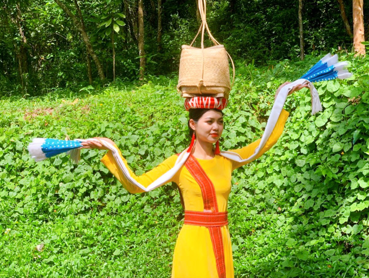 Độc đáo điệu múa "đội Ciet" lần đầu ra mắt du khách