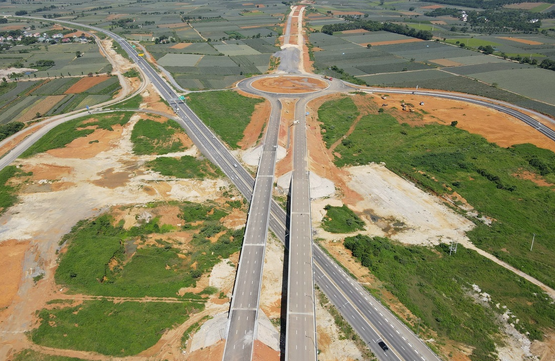 Cận cảnh tuyến đường Đông - Tây 23 km trị giá gần 2.000 tỉ đồng