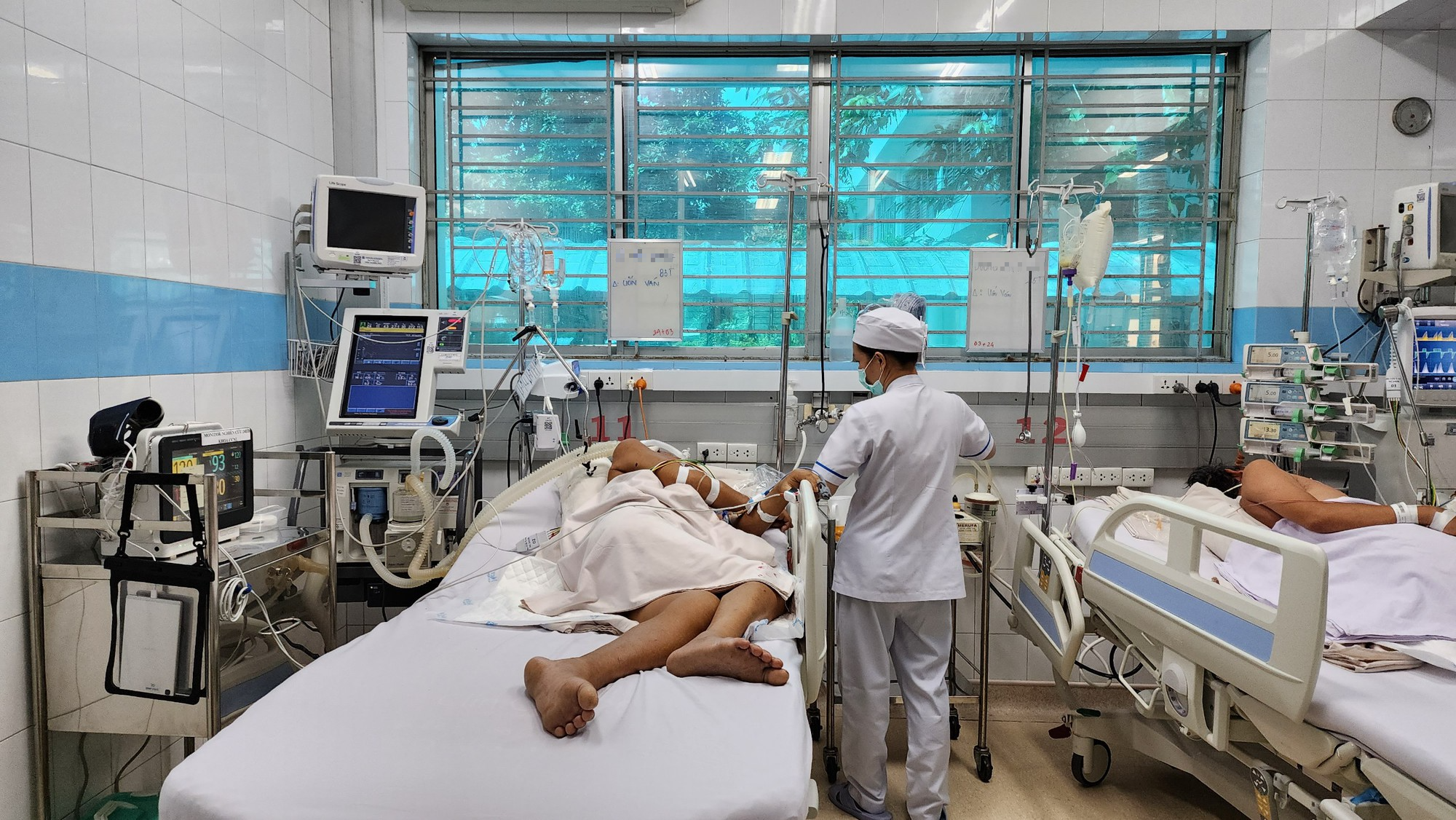 Thở máy chỉ vì vết trầy xước
