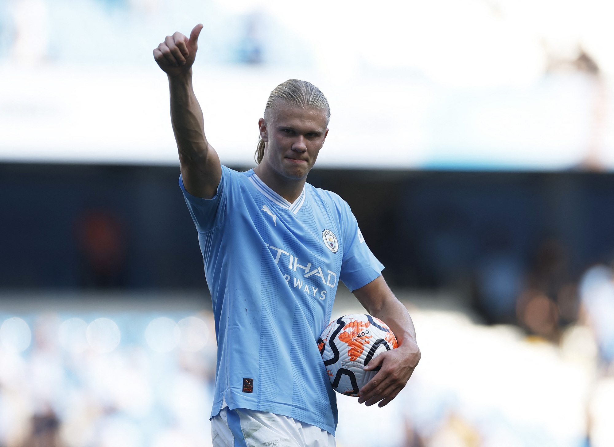 Qu&aacute;i th&uacute; Haaland lập hat-trick, Man City giật lại ng&ocirc;i đầu Ngoại hạng - Ảnh 7.