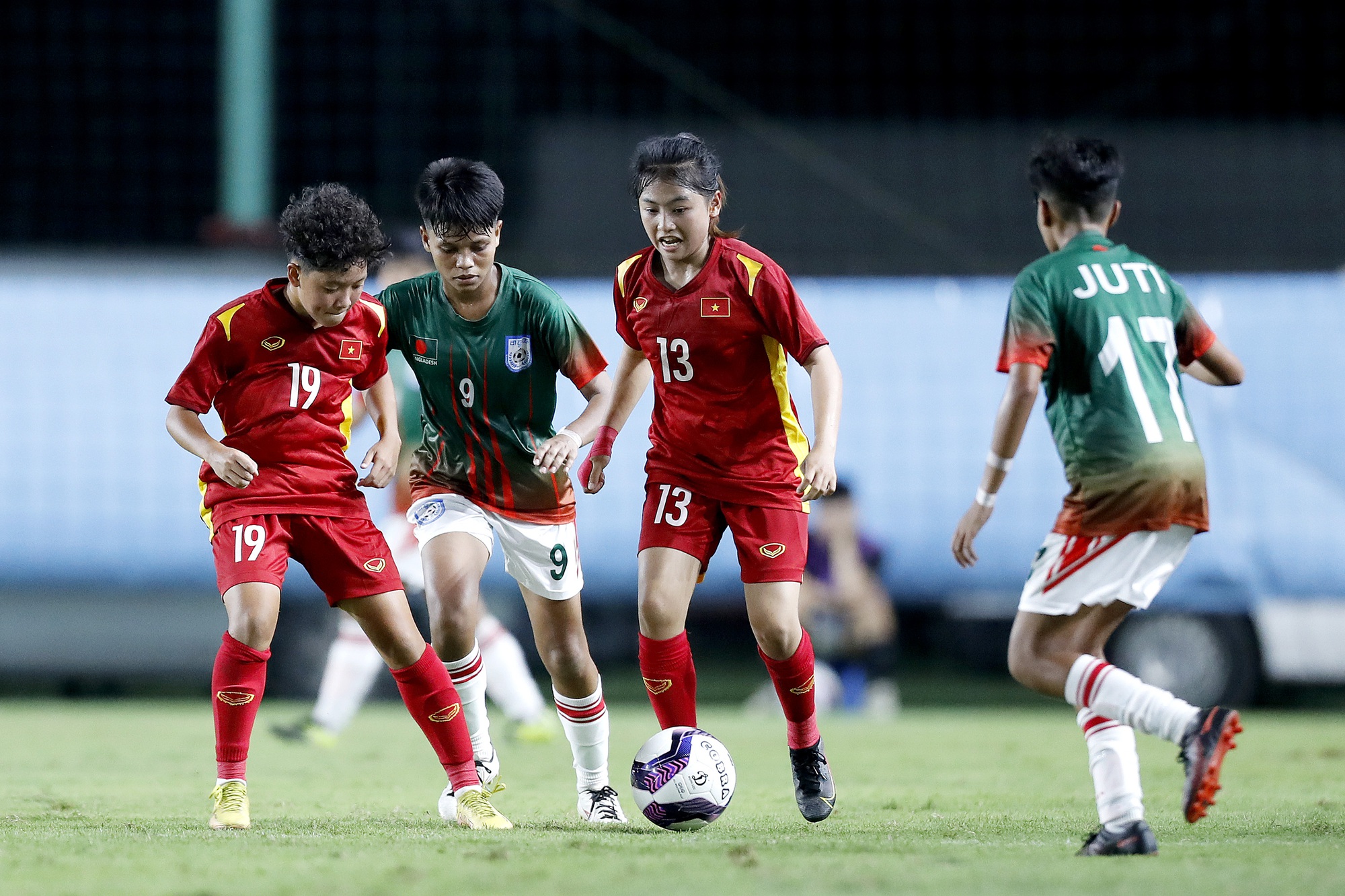 Vòng loại 2 U17 nữ châu Á: Việt Nam ra quân thuận lợi - Ảnh 1.