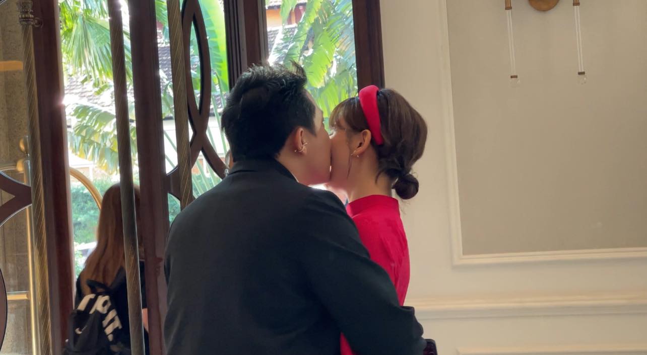 Ra mắt phim mới, Trấn Th&agrave;nh li&ecirc;n tục h&ocirc;n Hari Won - Ảnh 10.