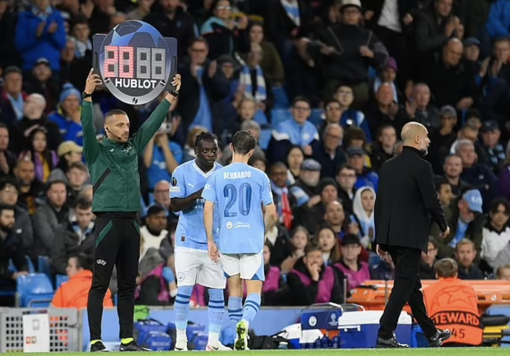 Man City ngược dòng hạ Crvena Zvezda, Barcelona vùi dập Antwerp - Ảnh 2.