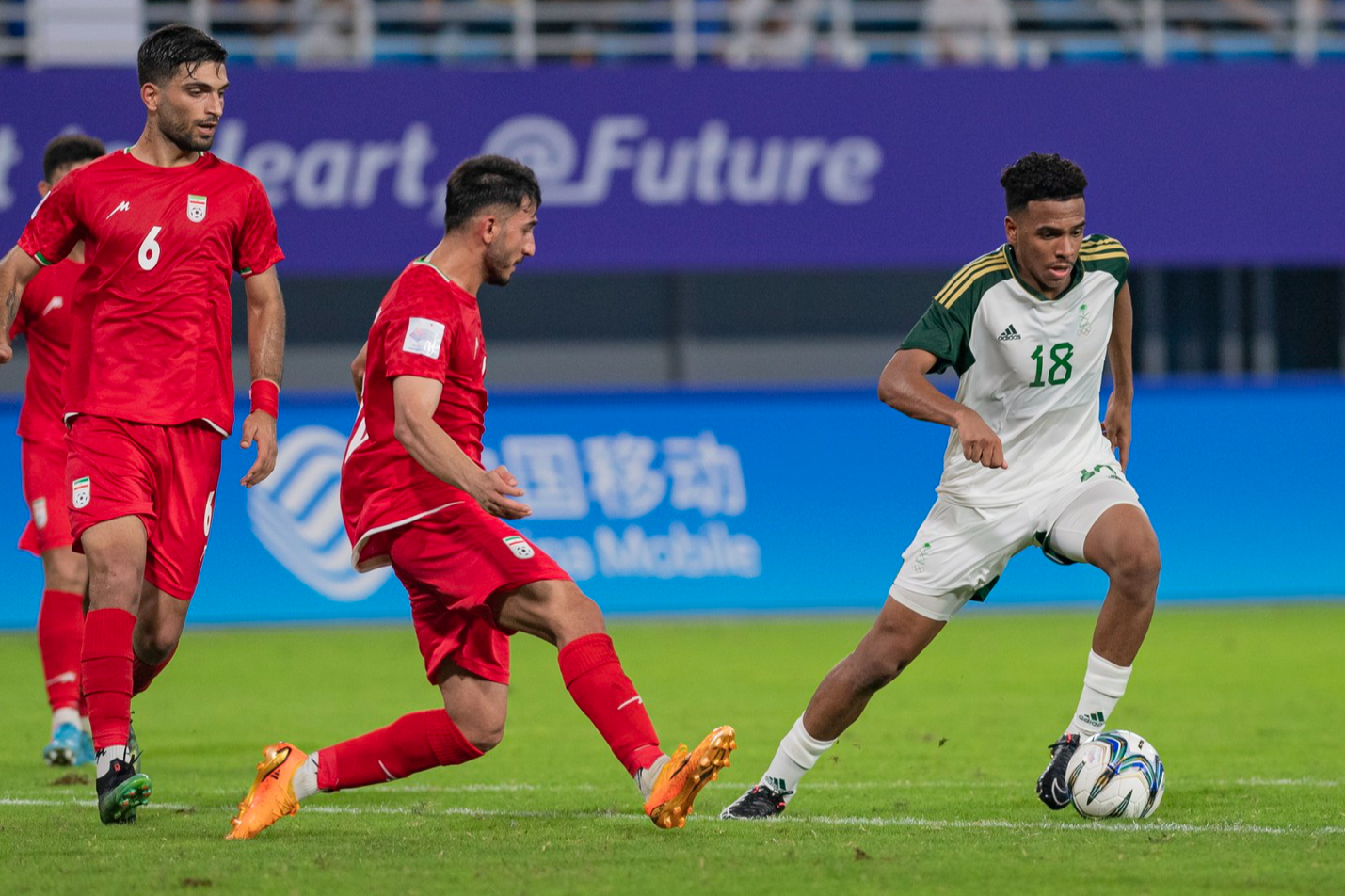 HLV Iran nói gì trước màn so tài Olympic Việt Nam?