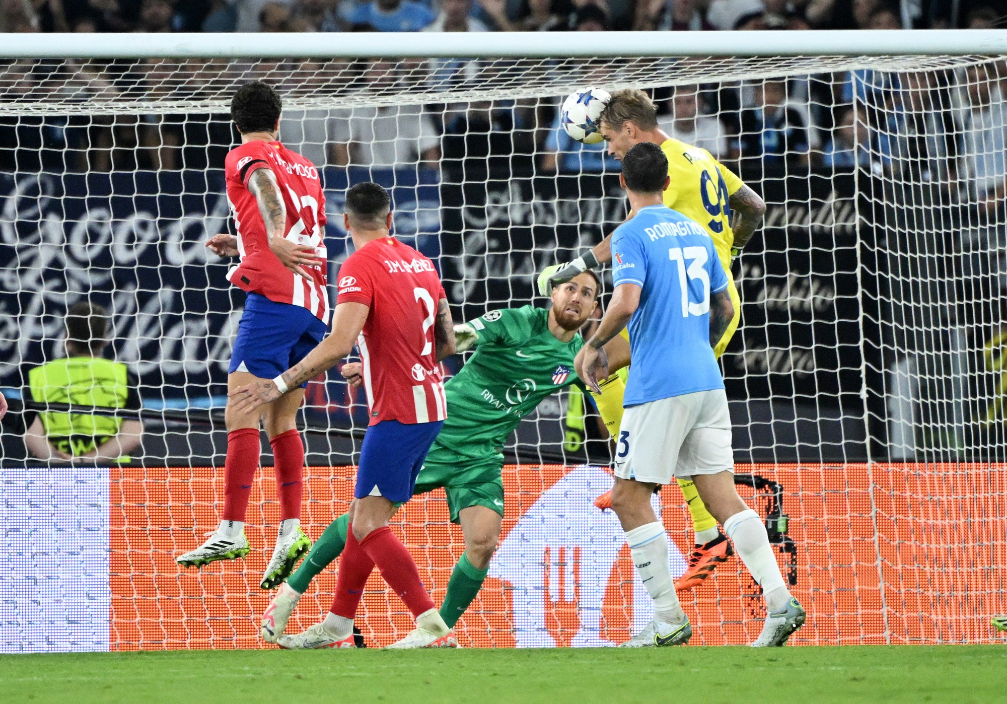 Thủ m&ocirc;n ghi b&agrave;n kh&ocirc;ng tưởng, Lazio giật điểm từ tay Atletico Madrid - Ảnh 4.