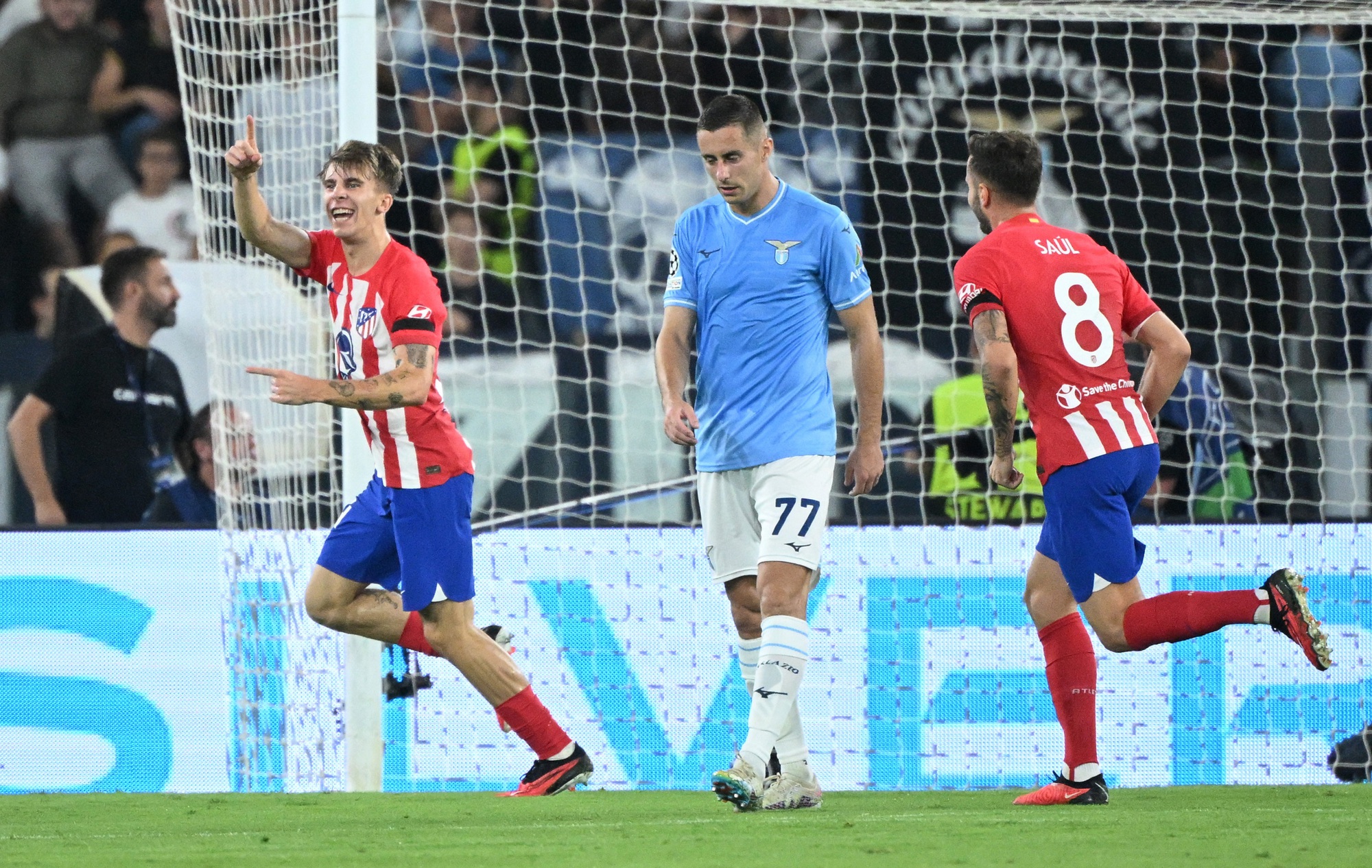 Thủ m&ocirc;n ghi b&agrave;n kh&ocirc;ng tưởng, Lazio giật điểm từ tay Atletico Madrid - Ảnh 3.