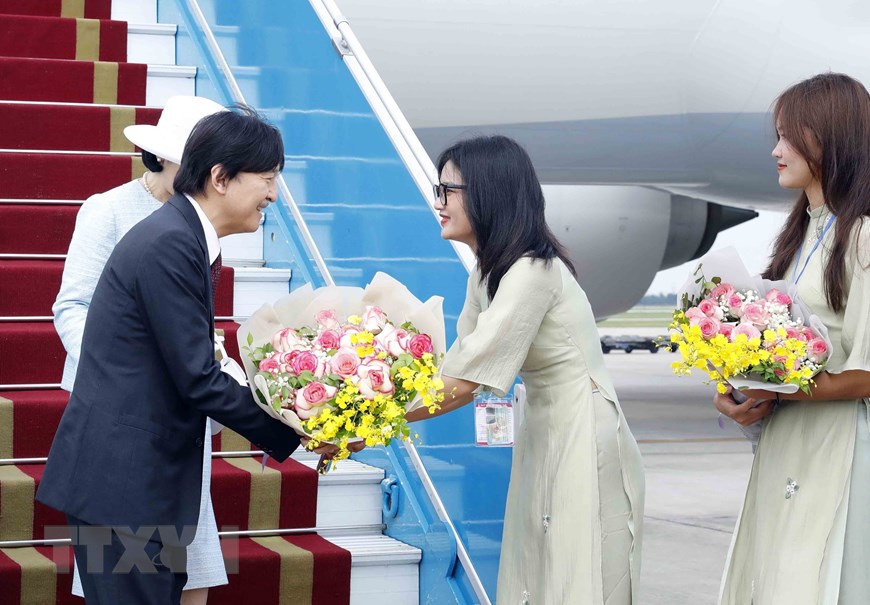 Ho&agrave;ng Th&aacute;i tử Nhật Bản v&agrave; C&ocirc;ng nương đến H&agrave; Nội, bắt đầu thăm ch&iacute;nh thức Việt Nam - Ảnh 2.