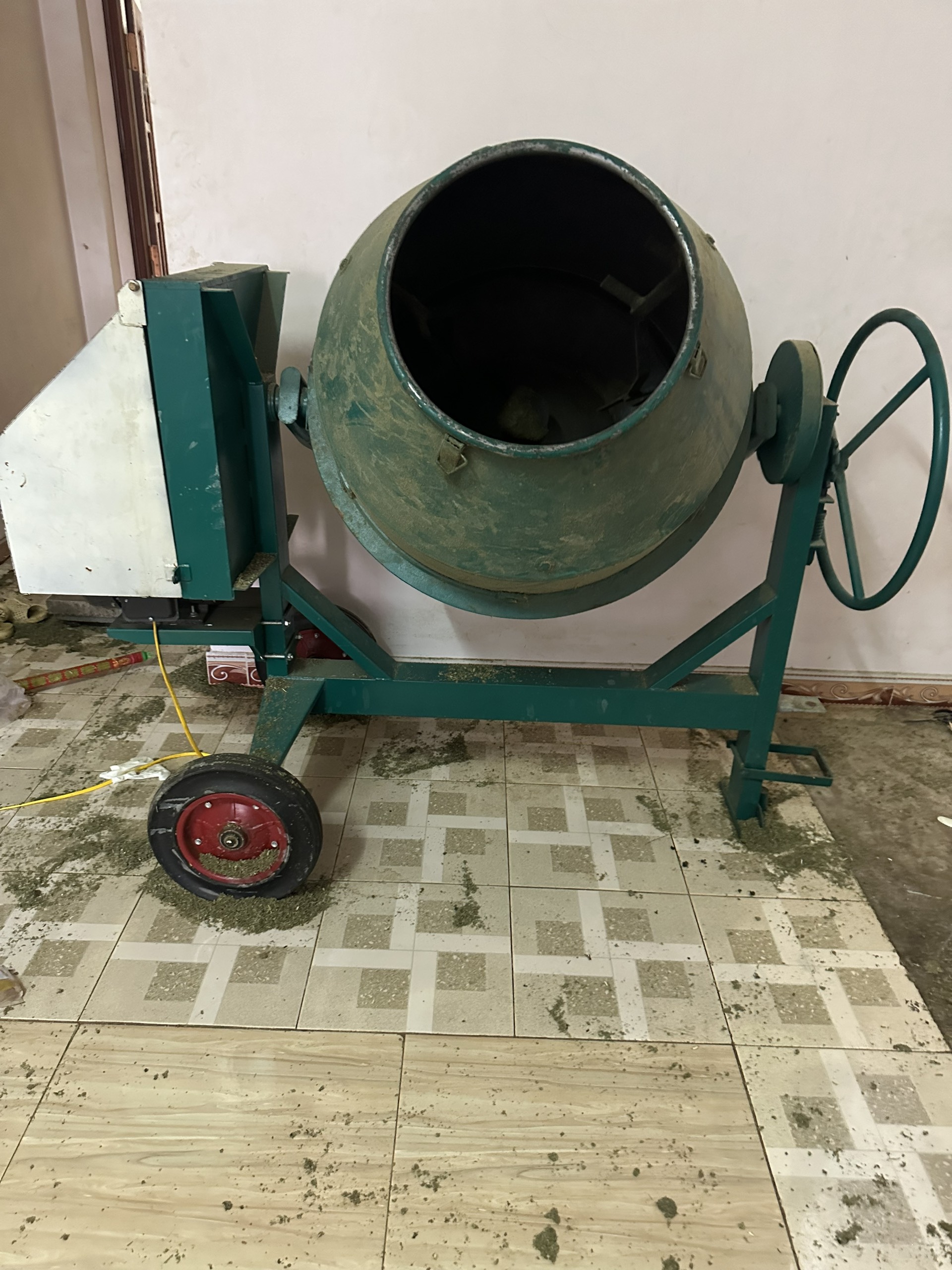 Ph&aacute; ổ b&agrave;o chế cỏ Mỹ khủng ở Nha Trang - Ảnh 4.