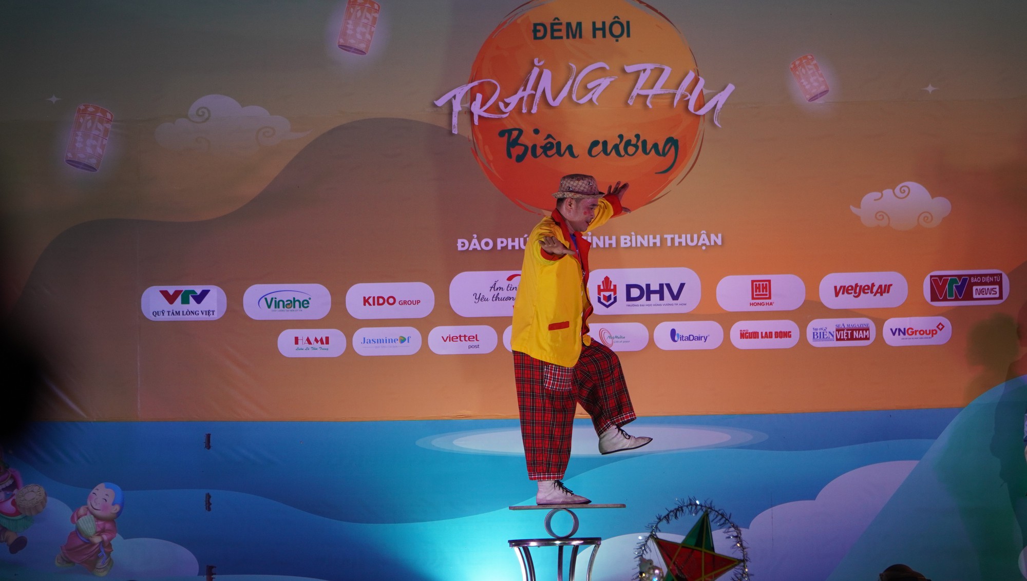 Rộn r&agrave;ng chương tr&igrave;nh Trăng thu bi&ecirc;n cương tại huyện đảo Ph&uacute; Qu&yacute; - Ảnh 6.