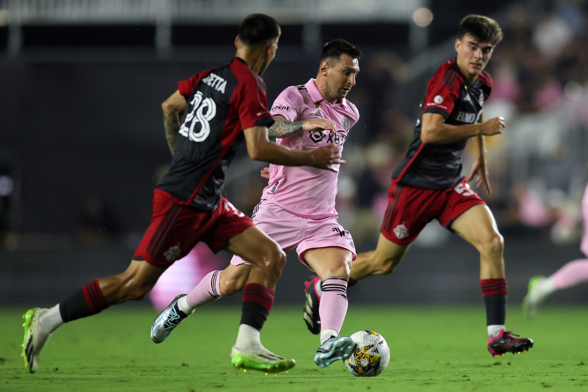 Inter Miami b&ugrave;ng nổ với 4 b&agrave;n sau khi Messi được r&uacute;t ra nghỉ - Ảnh 2.