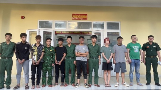 Khống chế nhóm người Trung Quốc tìm cách xuất cảnh trái phép sang Lào