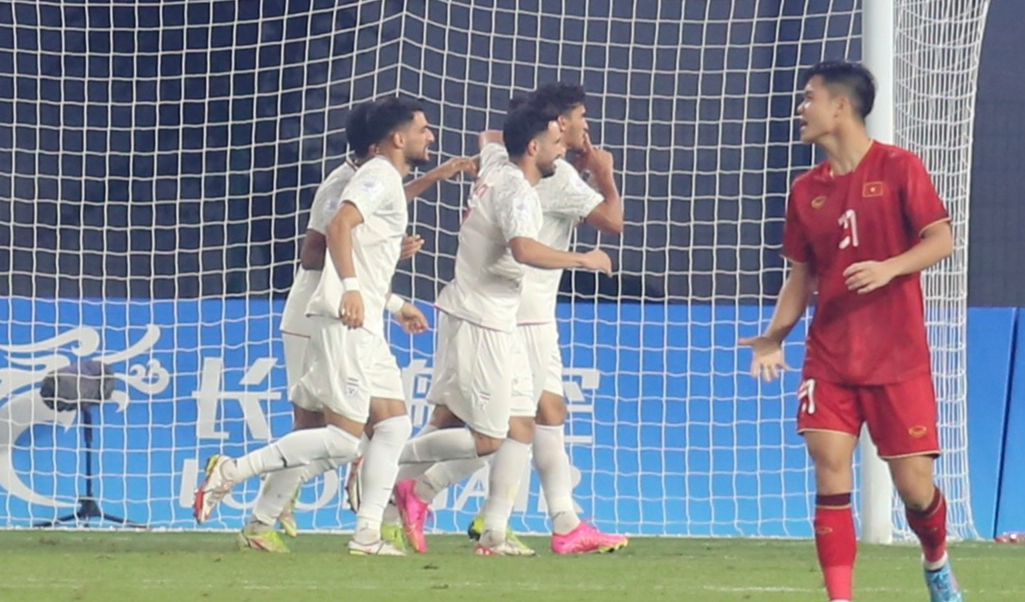 Olympic Việt Nam thất bại 0-4 trước Olympic Iran