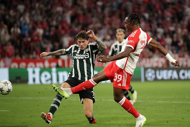 Thủ môn Onana gây thảm họa, Man United trắng tay trận đại chiến 7 bàn