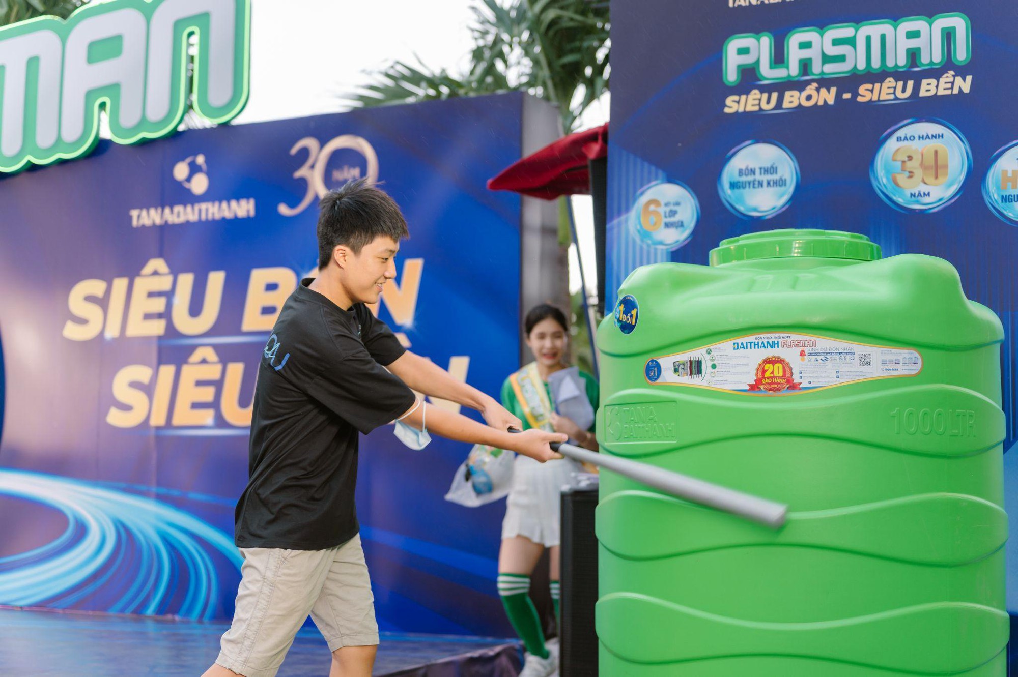 &ldquo;Thử th&aacute;ch độ bền c&ugrave;ng si&ecirc;u bồn Plasman&rdquo; g&acirc;y ấn tượng đặc biệt - Ảnh 1.