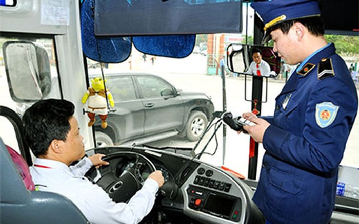 Giám sát hành trình khác giám sát người lái xe