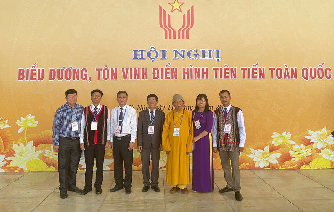 Vợ chồng nông dân làm việc thiện - Ảnh 3.