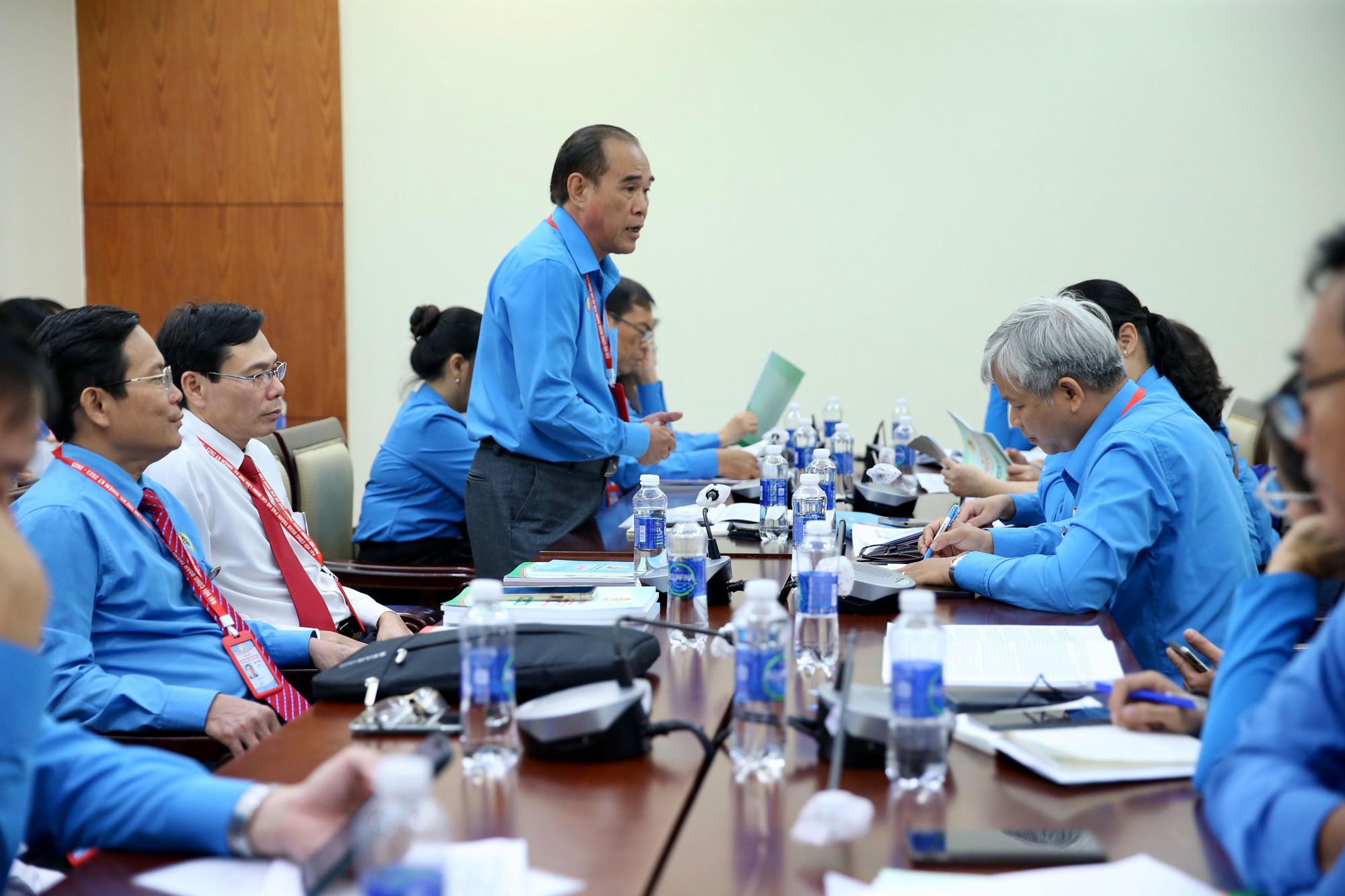 N&acirc;ng đ&atilde;i ngộ để thu h&uacute;t c&aacute;n bộ giỏi - Ảnh 2.