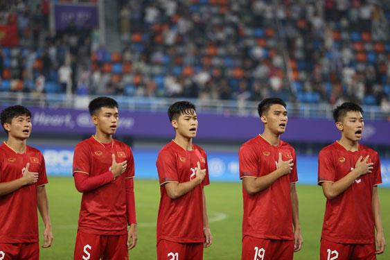 Ấn tượng với trung vệ trẻ tuyển Olympic Việt Nam
