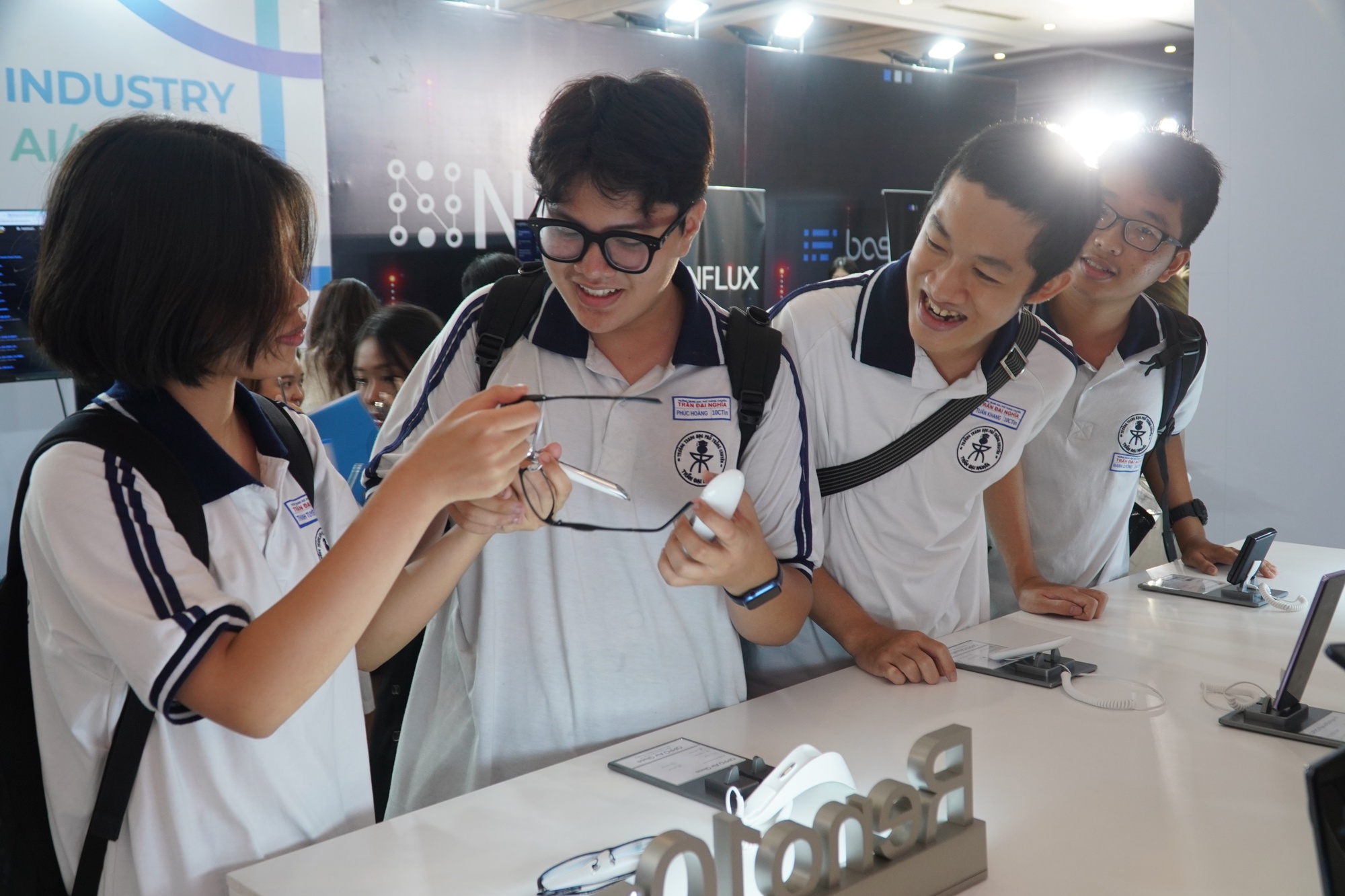 Học sinh hào hứng với trí tuệ nhân tạo - Ảnh 1.