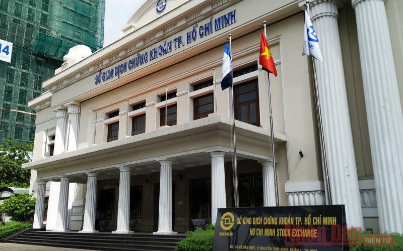 Ph&oacute; Tổng Gi&aacute;m đốc HoSE Trần Anh Đ&agrave;o b&aacute;c tin đồn 