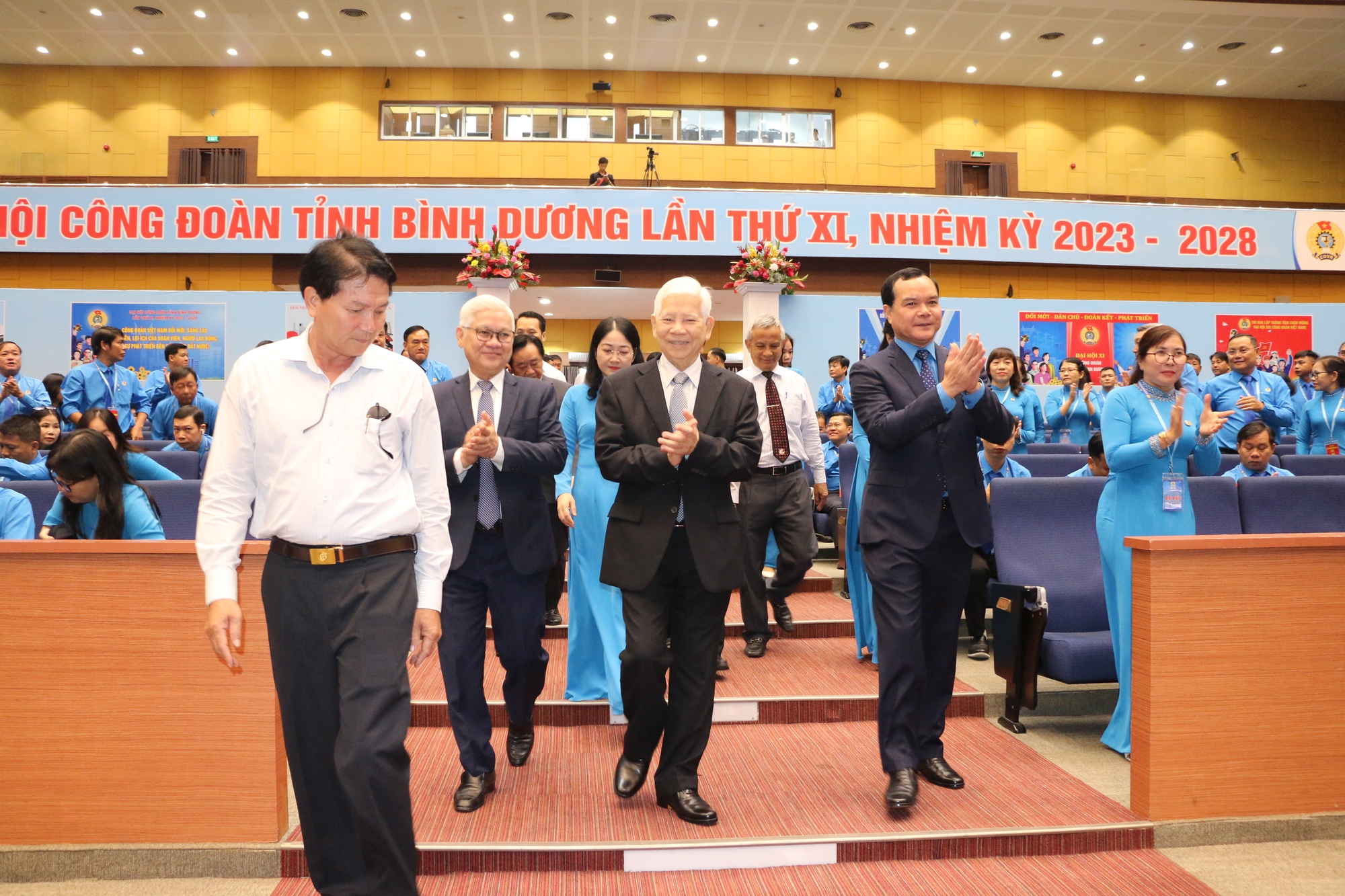 Nguyên Chủ tịch nước Nguyễn Minh Triết dự khai mạc Đại hội Công đoàn tỉnh Bình Dương