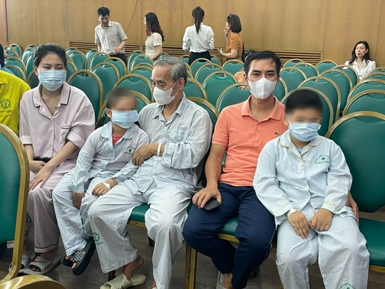 Bệnh nhân vụ cháy tưởng niệm 56 nạn nhân tử vong trong vụ cháy chung cư mini - Ảnh 3.