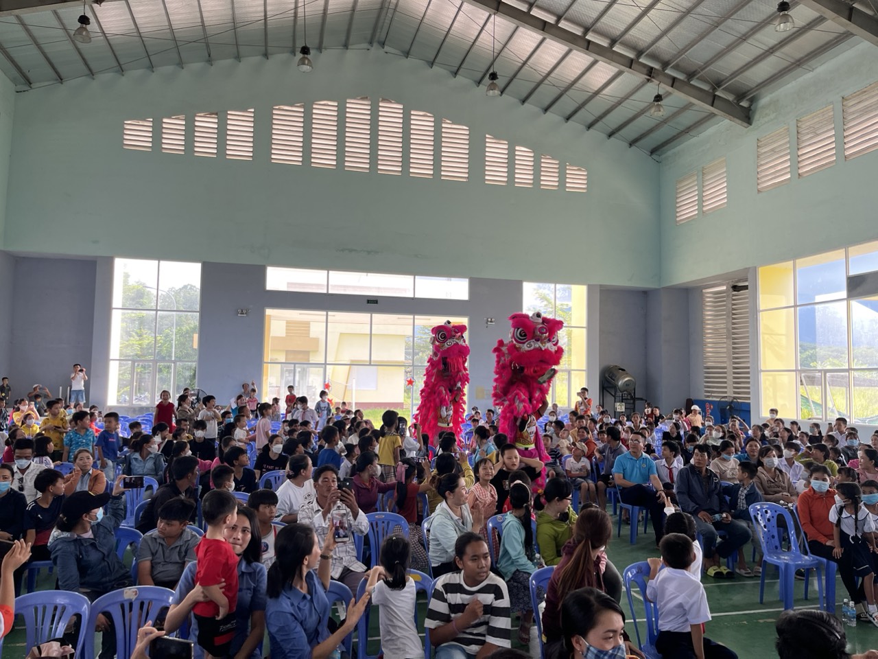 Con em lao động Khánh Hòa vui mừng nhận học bổng Báo Người Lao Động dịp Tết Trung thu - Ảnh 2.