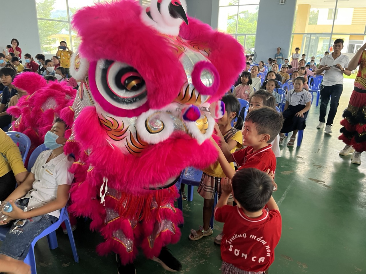 Con em lao động Khánh Hòa vui mừng nhận học bổng Báo Người Lao Động dịp Tết Trung thu - Ảnh 3.