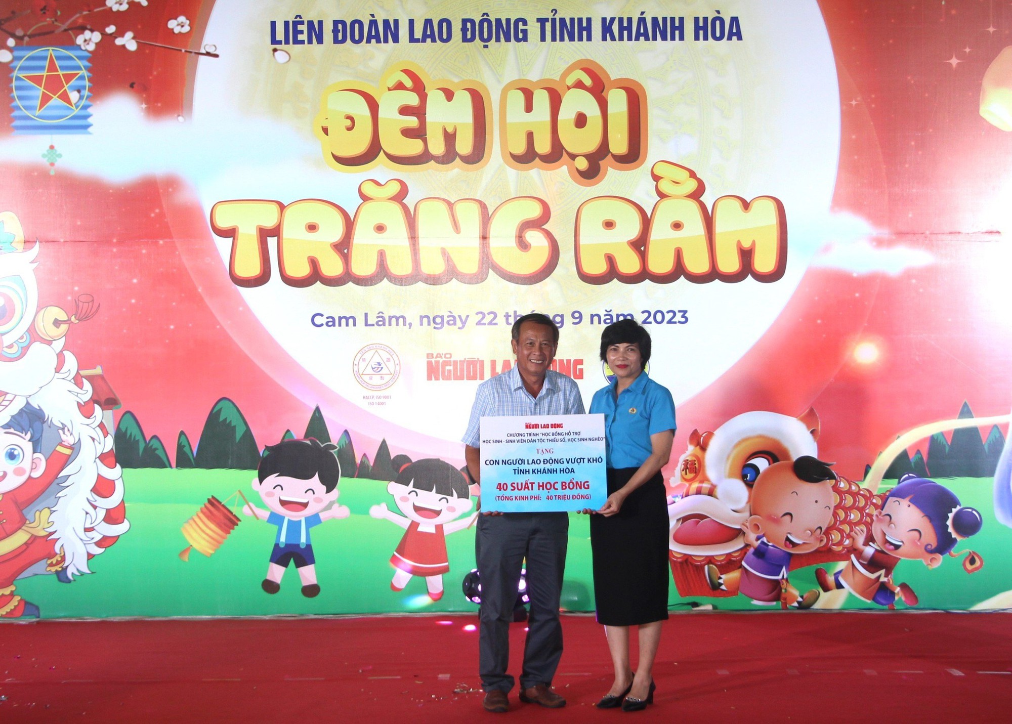 Con em lao động Khánh Hòa vui mừng nhận học bổng Báo Người Lao Động dịp Tết Trung thu - Ảnh 4.