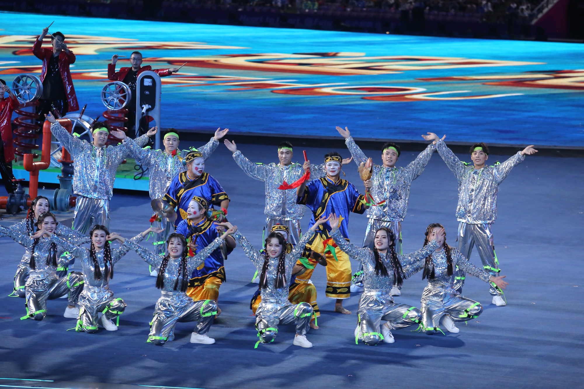 Khai mạc ASIAD 19: Từ tr&aacute;i tim đến tr&aacute;i tim, hướng về ch&acirc;u &Aacute; - Ảnh 37.