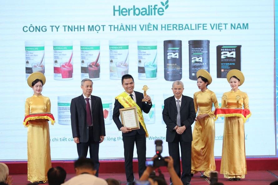 Herbalife Việt Nam đạt giải thưởng "Sản phẩm vàng vì sức khỏe cộng đồng năm 2023"