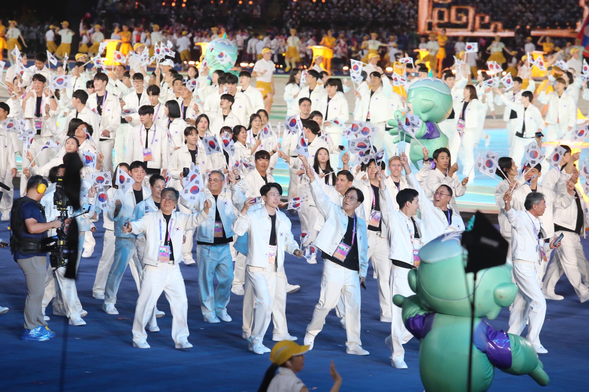 Khai mạc ASIAD 19: Từ tr&aacute;i tim đến tr&aacute;i tim, hướng về ch&acirc;u &Aacute; - Ảnh 24.