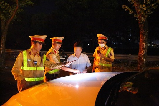 Vụ chủ tịch phường "không chịu" đo nồng độ cồn: Quận thực hiện quy trình để xử lý nghiêm