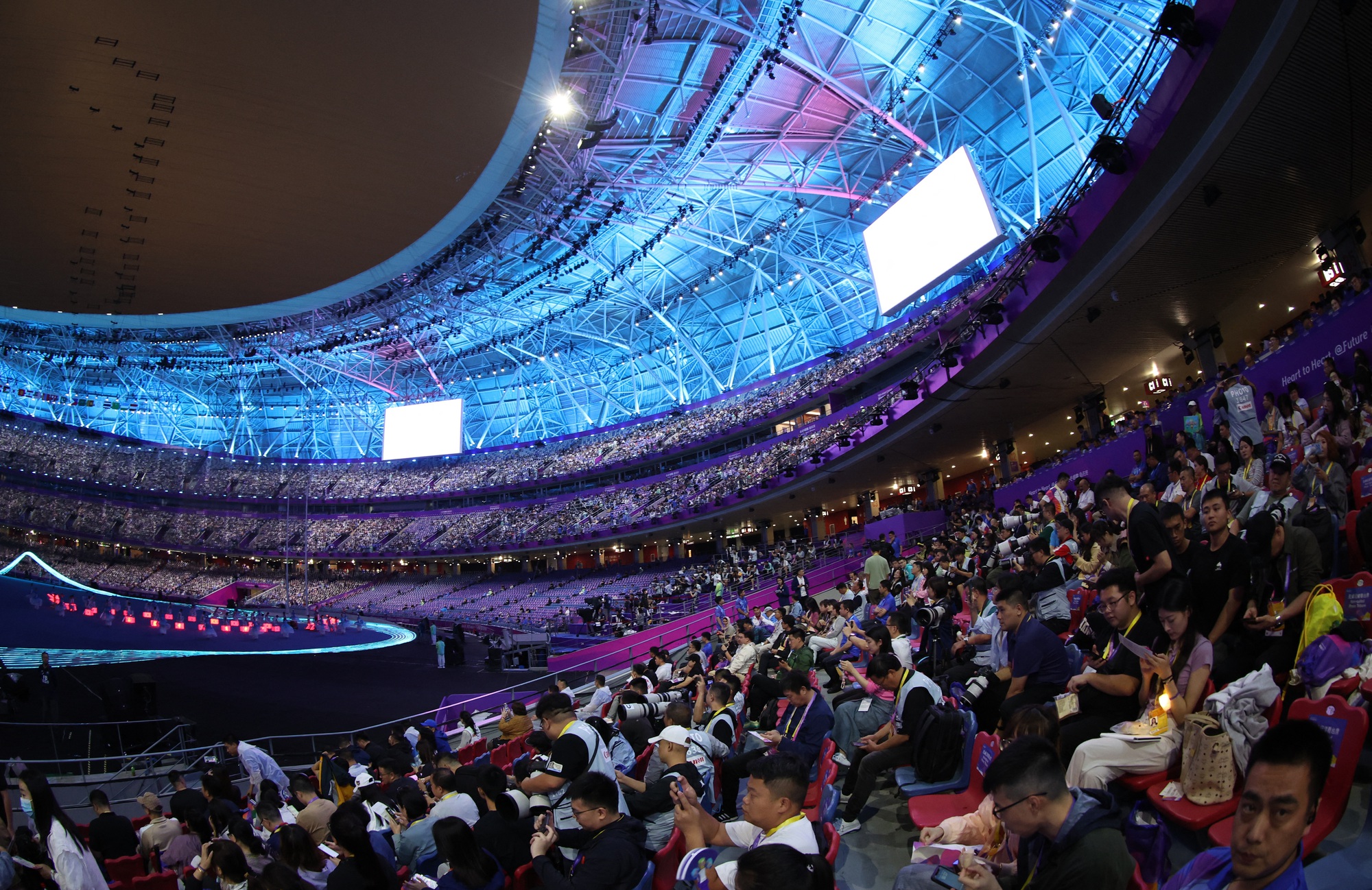 Khai mạc ASIAD 19: Từ tr&aacute;i tim đến tr&aacute;i tim, hướng về ch&acirc;u &Aacute; - Ảnh 20.