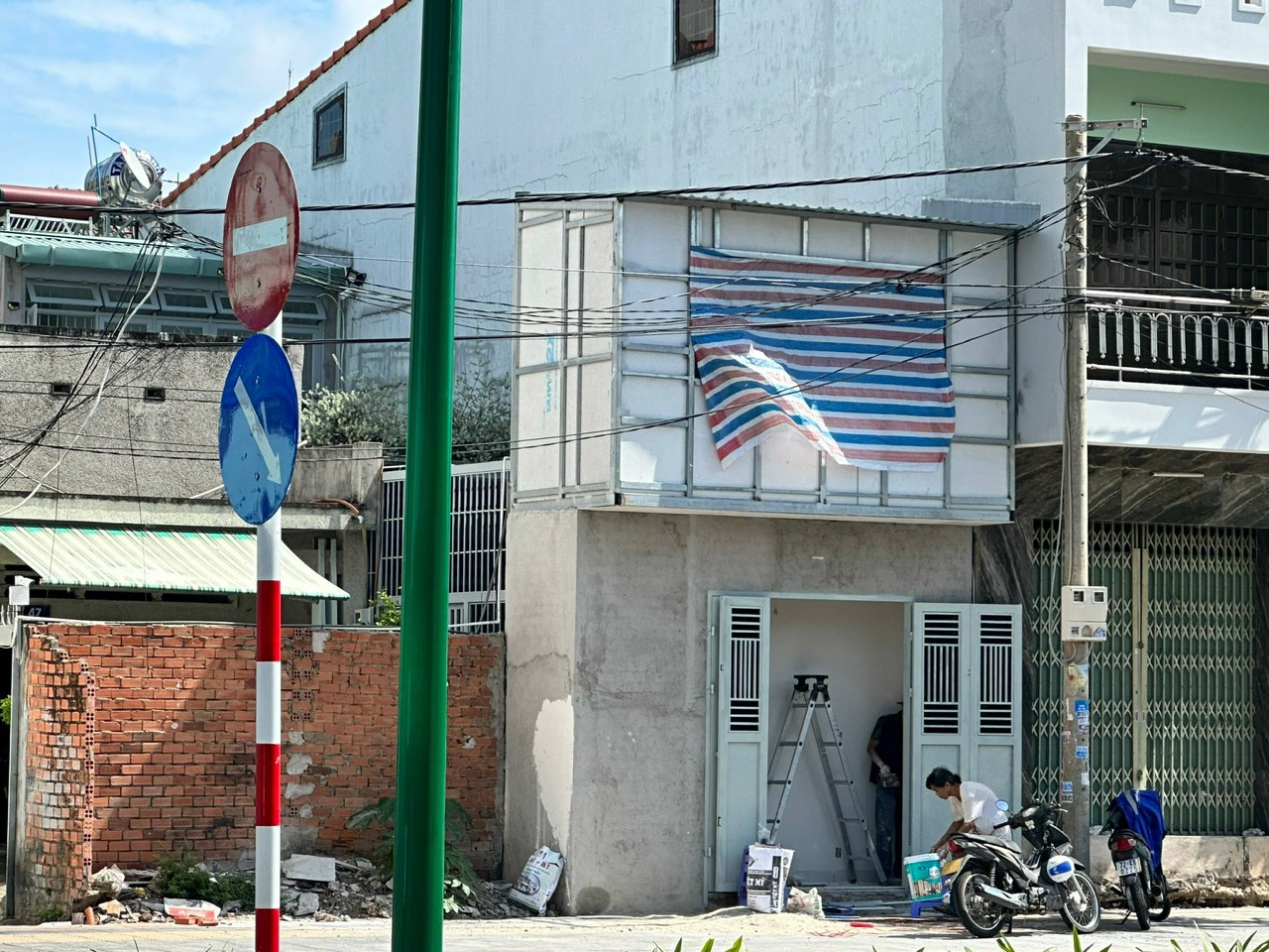 Cận cảnh nhà siêu mỏng xây trái phép tại Vũng Tàu - Ảnh 2.