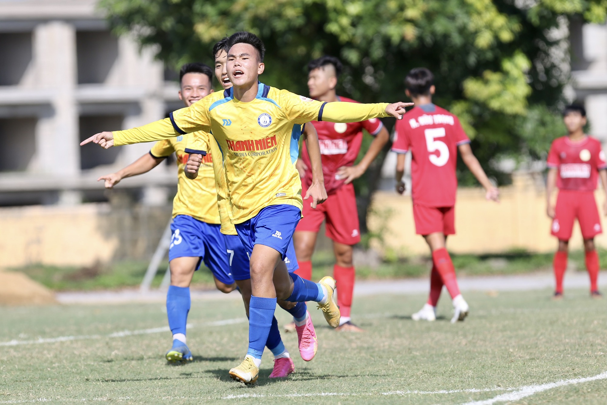 U21 quốc gia: Xác định 8 đội vào tứ kết, TP HCM bị loại