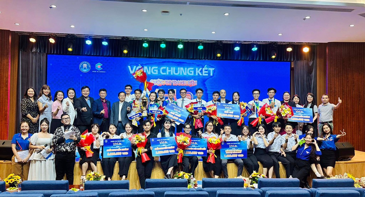 Công bố quán quân cuộc thi tranh biện VHU Debate 2023 - Ảnh 6.