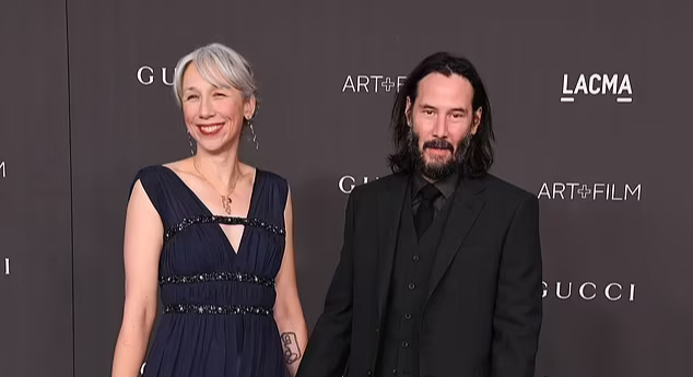 Bạn gái 50 tuổi hết lời khen tài tử Keanu Reeves